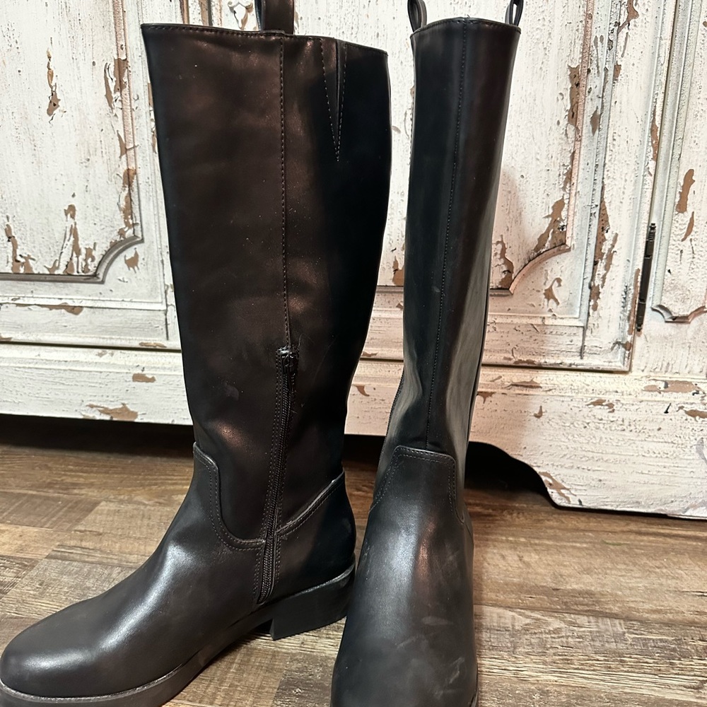 Black Boots - Picture 2 of 2